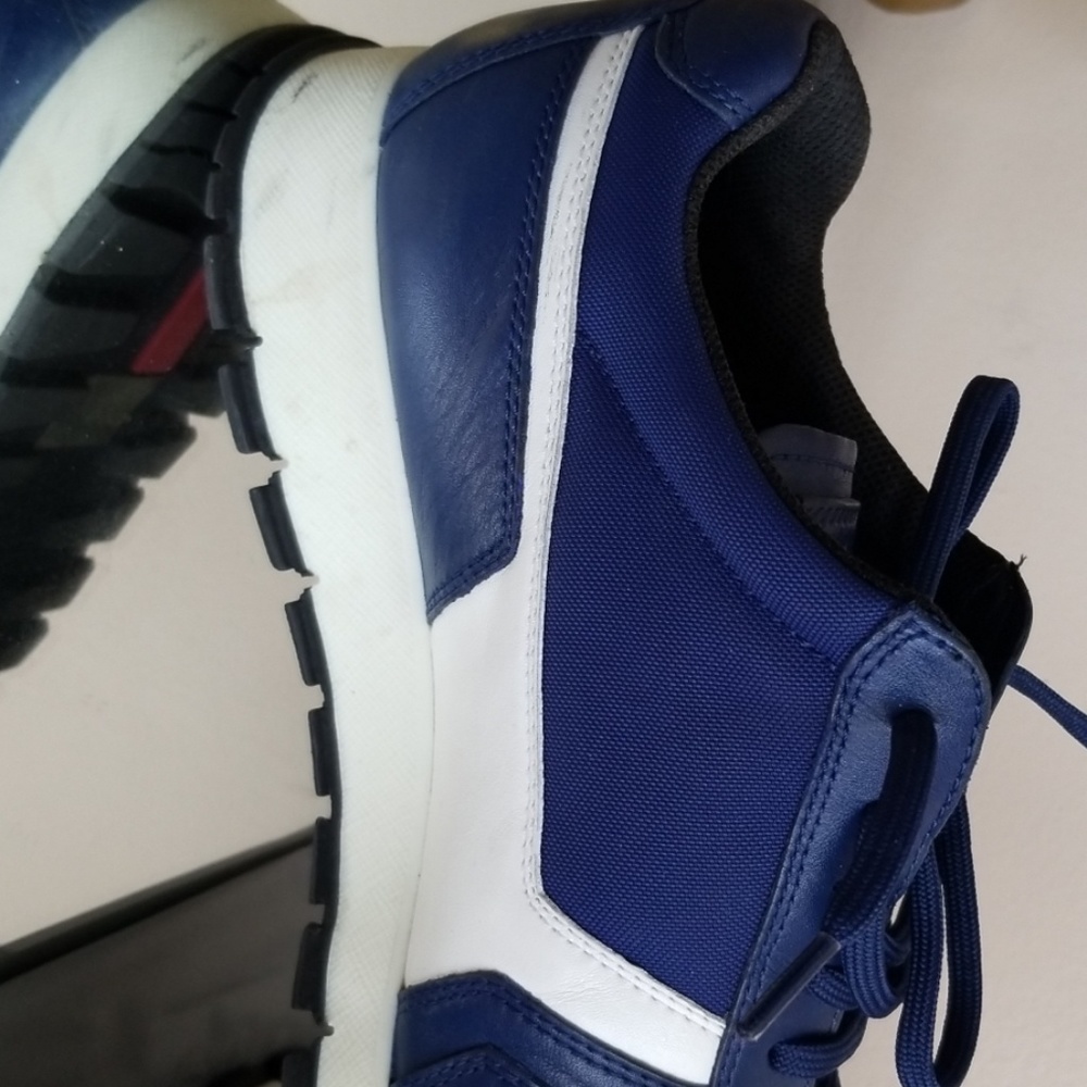 AUTHENIC Prada Sneakers - with carry case - Picture 4 of 5